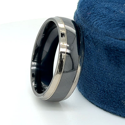 Men’s Titanium Grey and Black Polished Wedding Band – 8mm (Size 12.5)