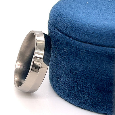 Men's 6mm Titanium Polished Beveled Edge Band Size 9.5