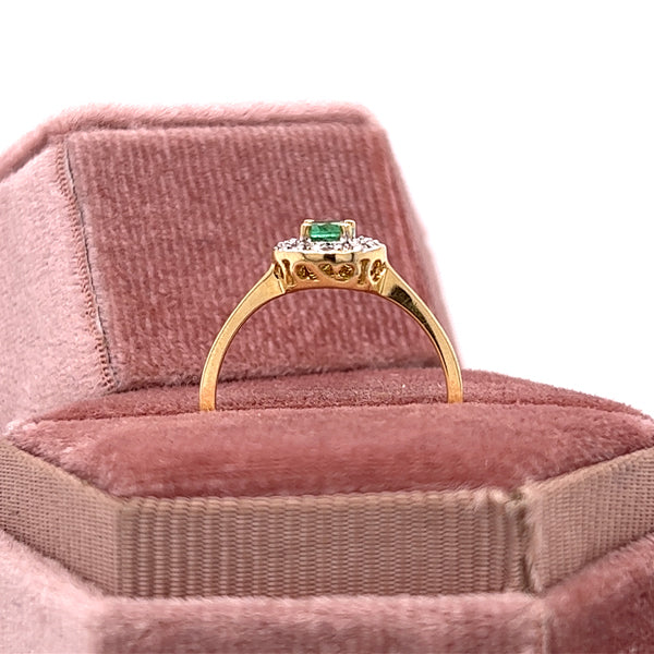 14K White Gold 0.61CT Created Oval Alexandrite and 0.06CTW (6) Diamond Accent Ring