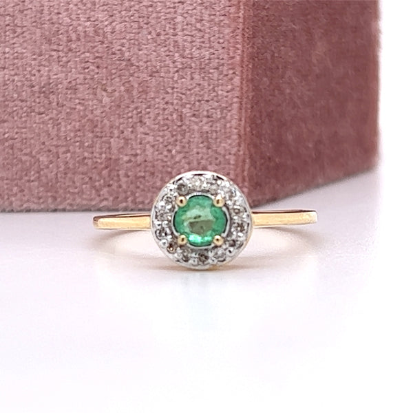 14K White Gold 0.61CT Created Oval Alexandrite and 0.06CTW (6) Diamond Accent Ring