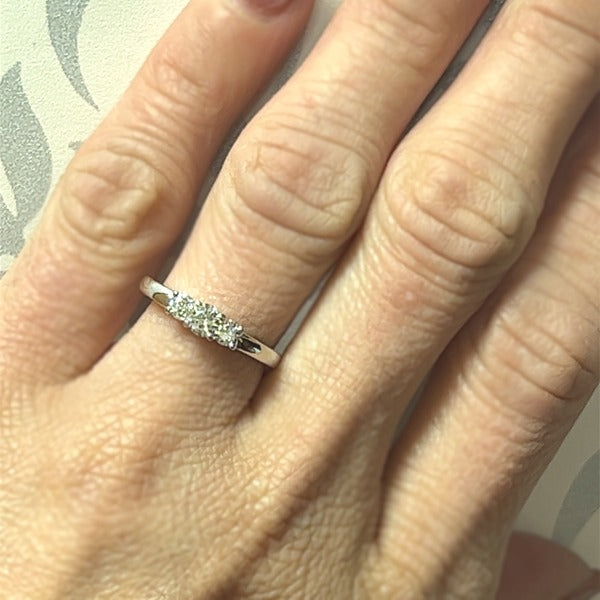 "Baker" 14K White Gold .22 Carat Total Weight 3 Diamond Wedding/Anniversary Ring Estate PB923