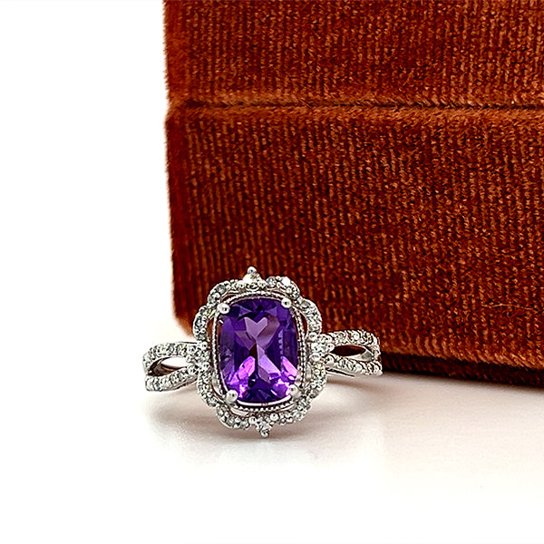 14K White Gold Oval Amethyst and 0.22 Carat Total Weight Diamond Ring