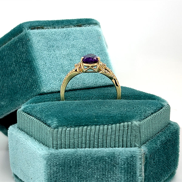 14K Yellow Gold Pear-Shaped Amethyst and 0.15 Carat Total Weight Diamond Ring