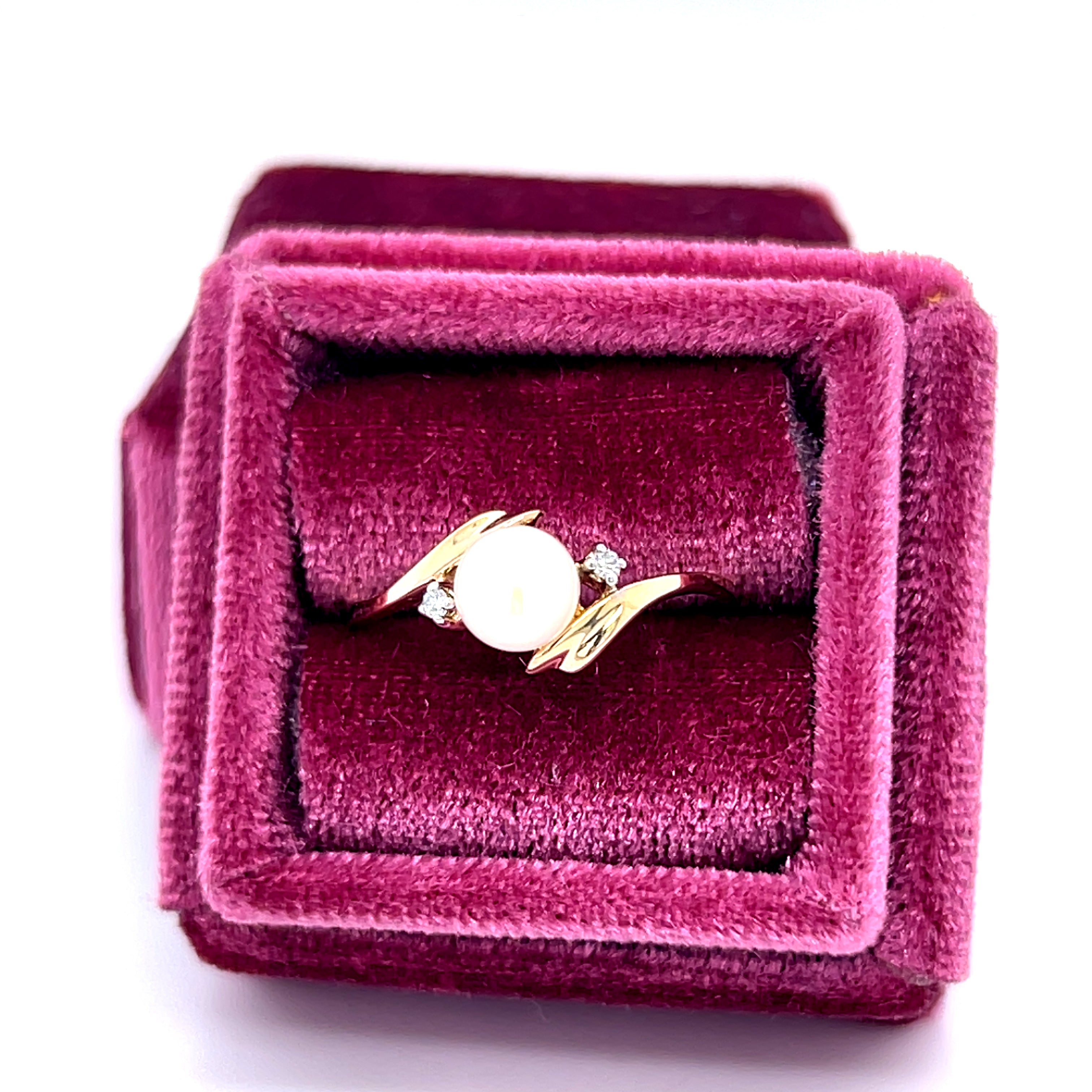 10K Yellow Gold 5mm Pearl and 2 Diamond Ring