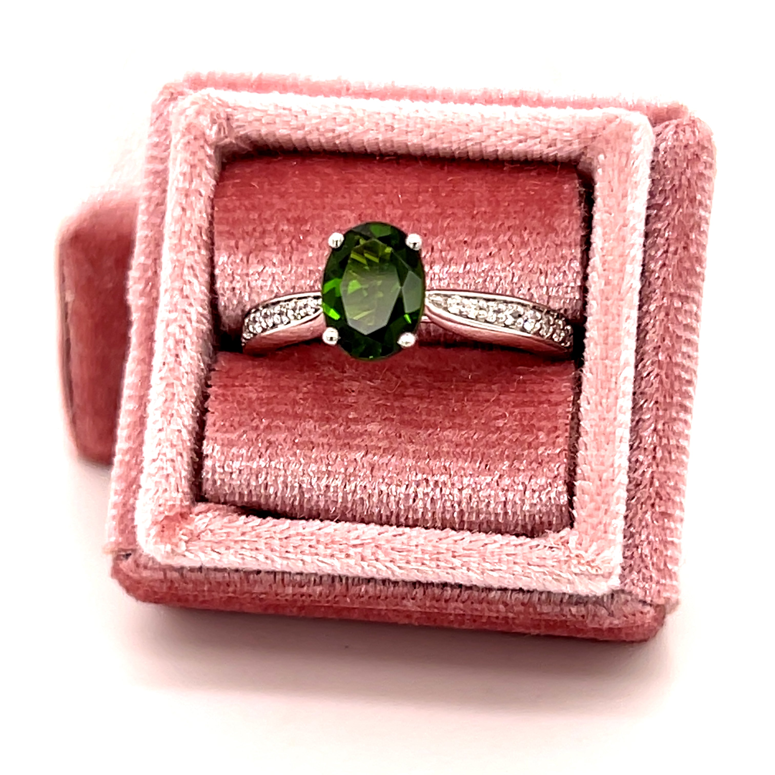 10K White Gold 1.32CT Oval Chrome Diopside and 0.16 Carat Total Weight (16) Round Diamond Ring