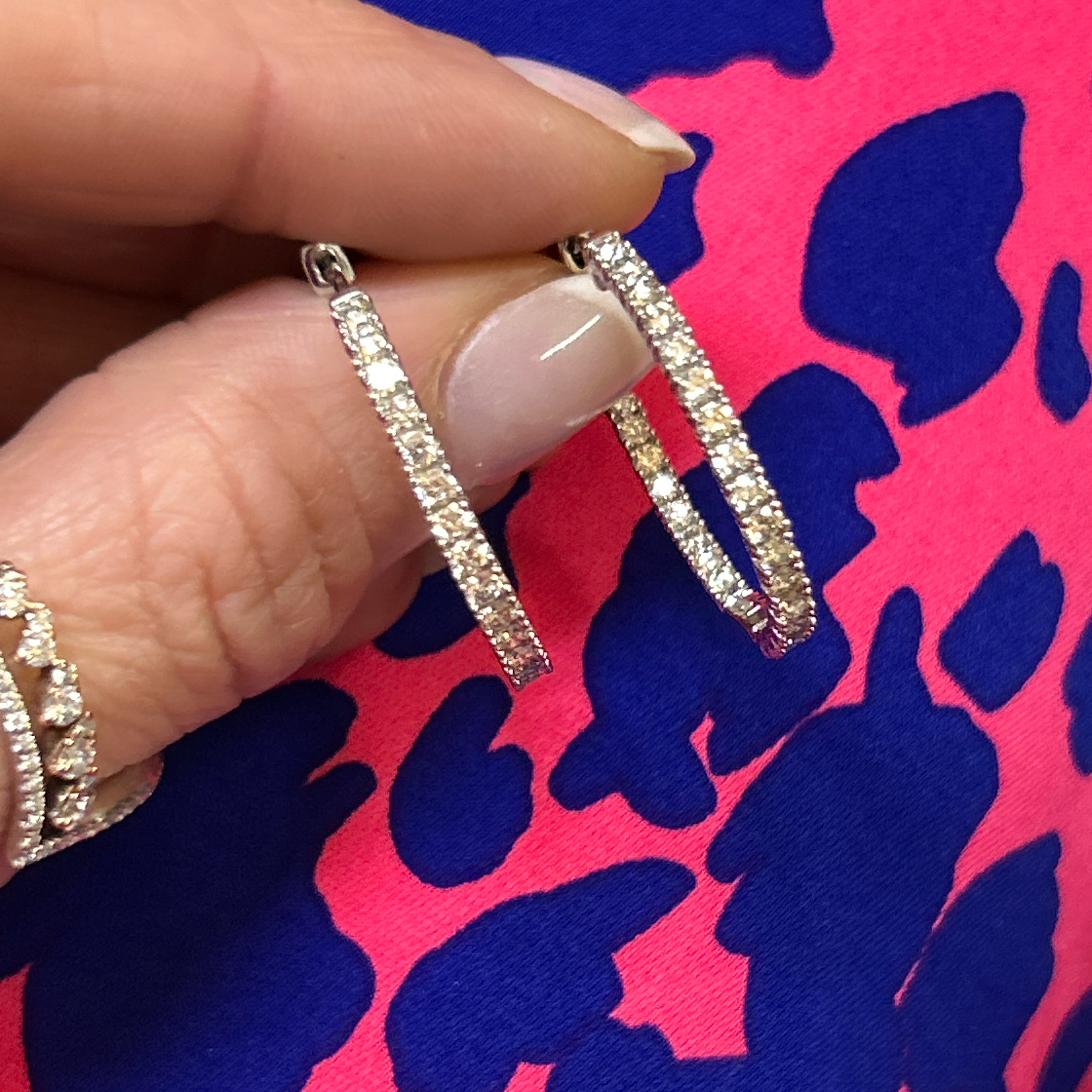 10K White Gold 6.2g 2.00 Carat Total Weight Round Brilliant Cut Natural Diamond Inside-Outside Push Release 1" Hoop Earrings