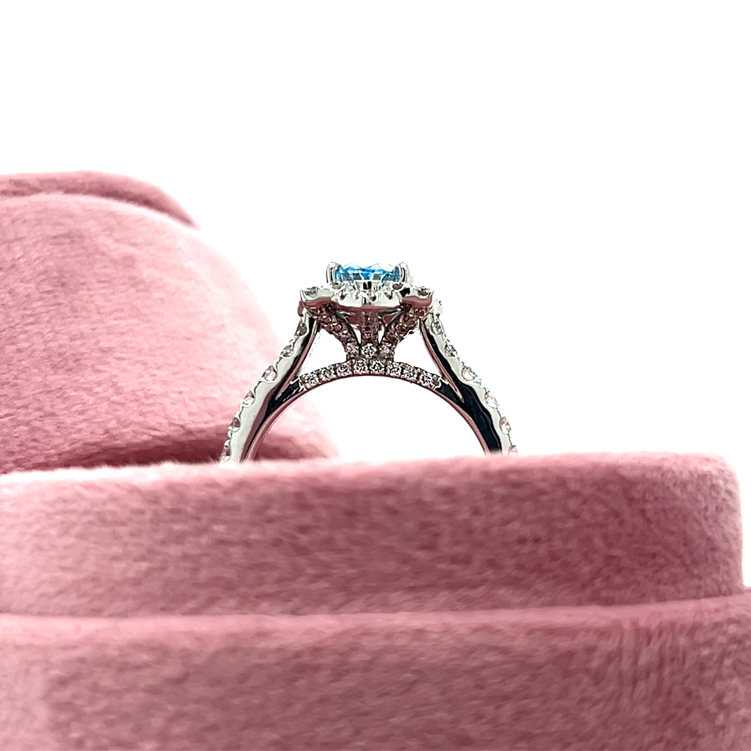 18K White Gold 1.86 Carat Total Weight (1.01CT Color Fancy Vivid Blue, Clarity VS2 Oval Center) Lab Grown Diamond Fancy Ring KR20795OV100 # NC, [IGI 649443367]