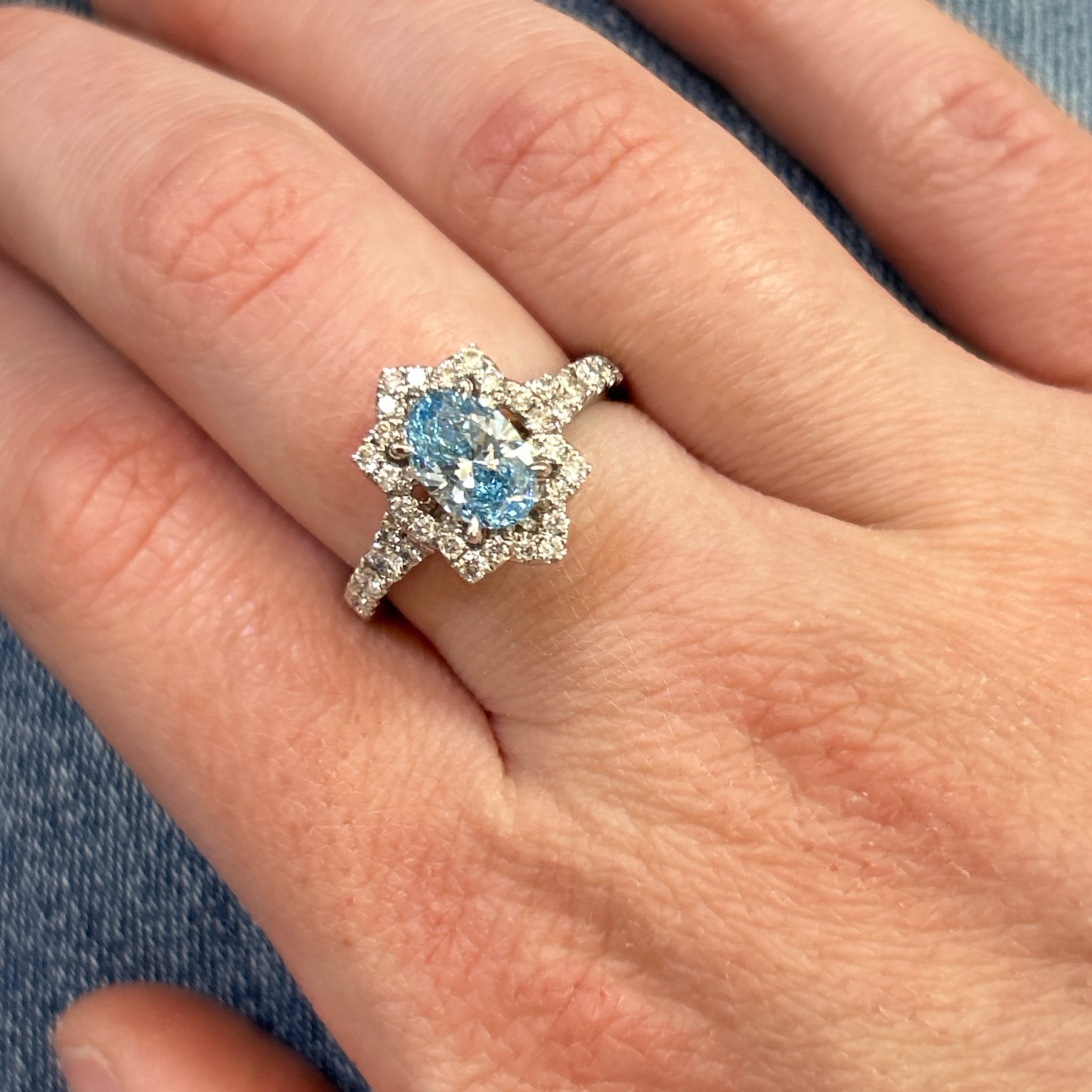 18K White Gold 1.86 Carat Total Weight (1.01CT Color Fancy Vivid Blue, Clarity VS2 Oval Center) Lab Grown Diamond Fancy Ring KR20795OV100 # NC, [IGI 649443367]