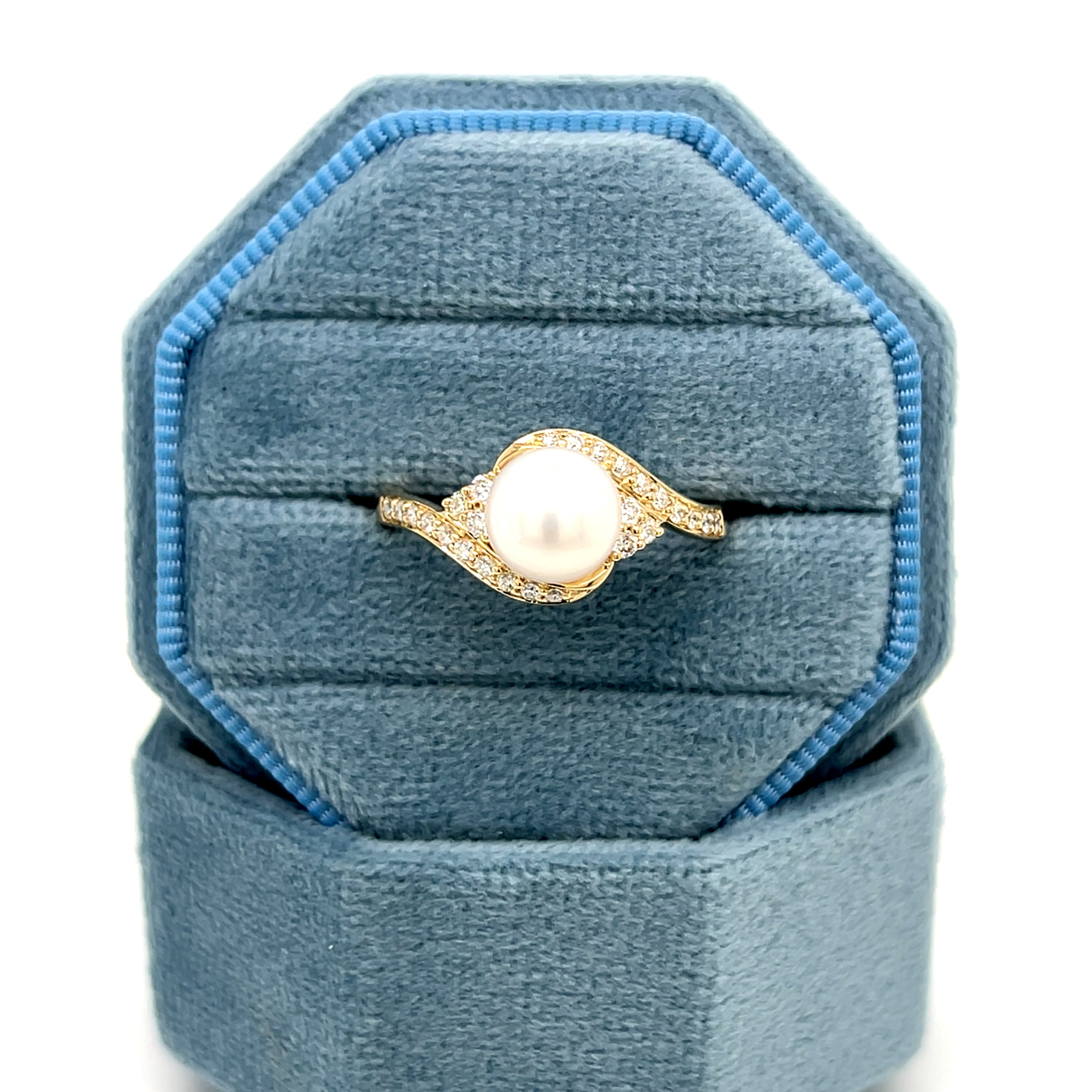 14K Yellow Gold Pearl Ring with Flowing Diamond Accents
