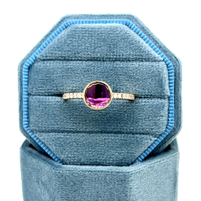 14K Yellow Gold 1.60CT (1) Amethyst & 0.14 (14) Round Diamond Ring