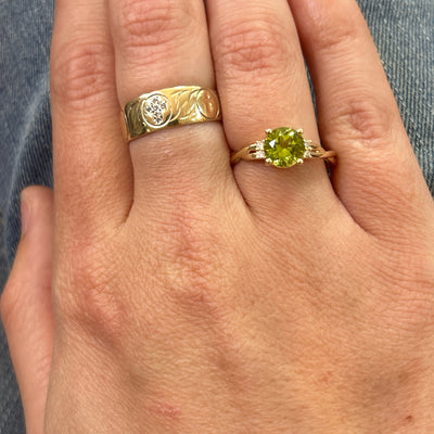 14K Yellow Gold 1.35CT (1) Peridot & 0.06 Carat Total Weight (4) Round Diamond Ring