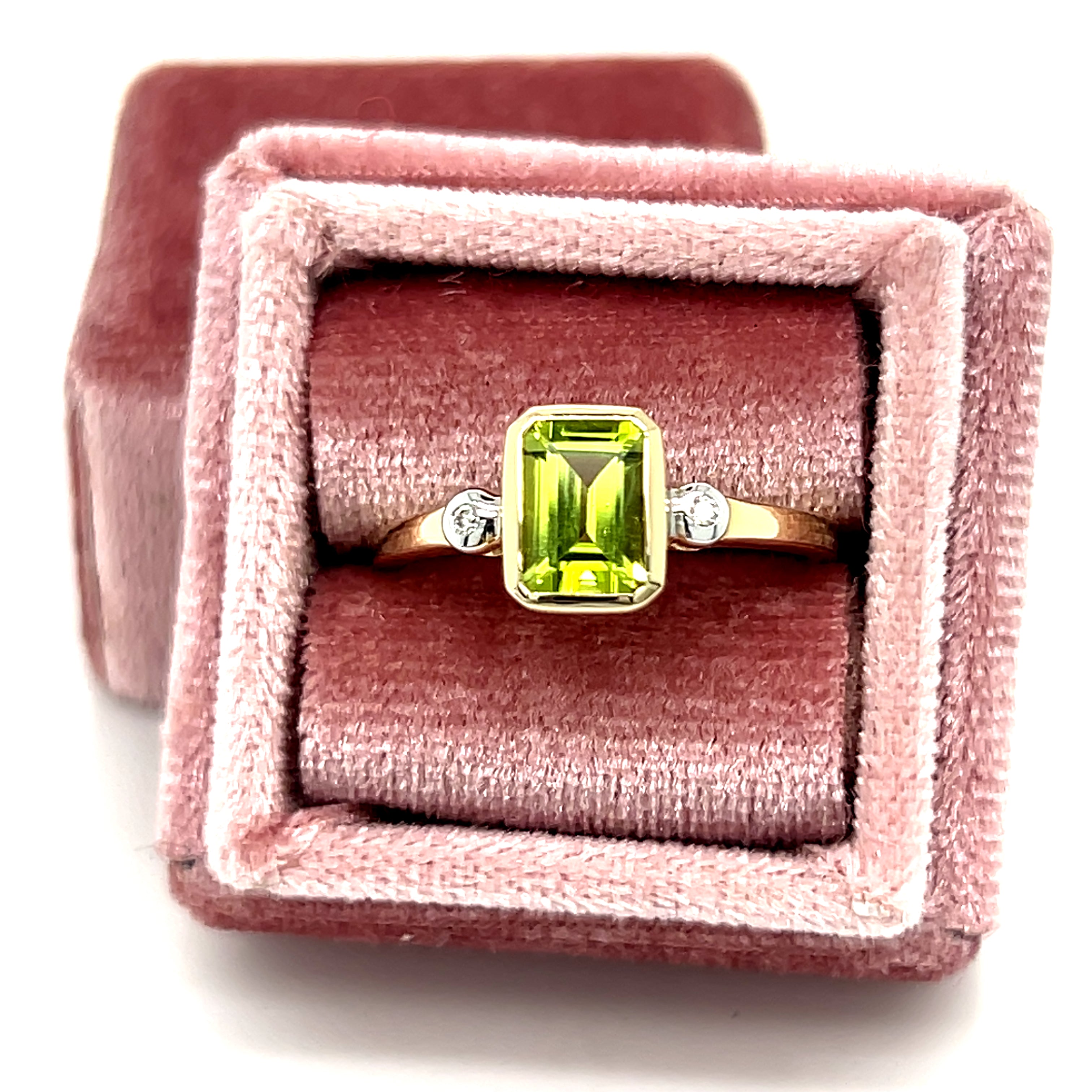10K Yellow Gold 1.02CT Peridot and 0.02 Carat Total Weight Diamond Ring