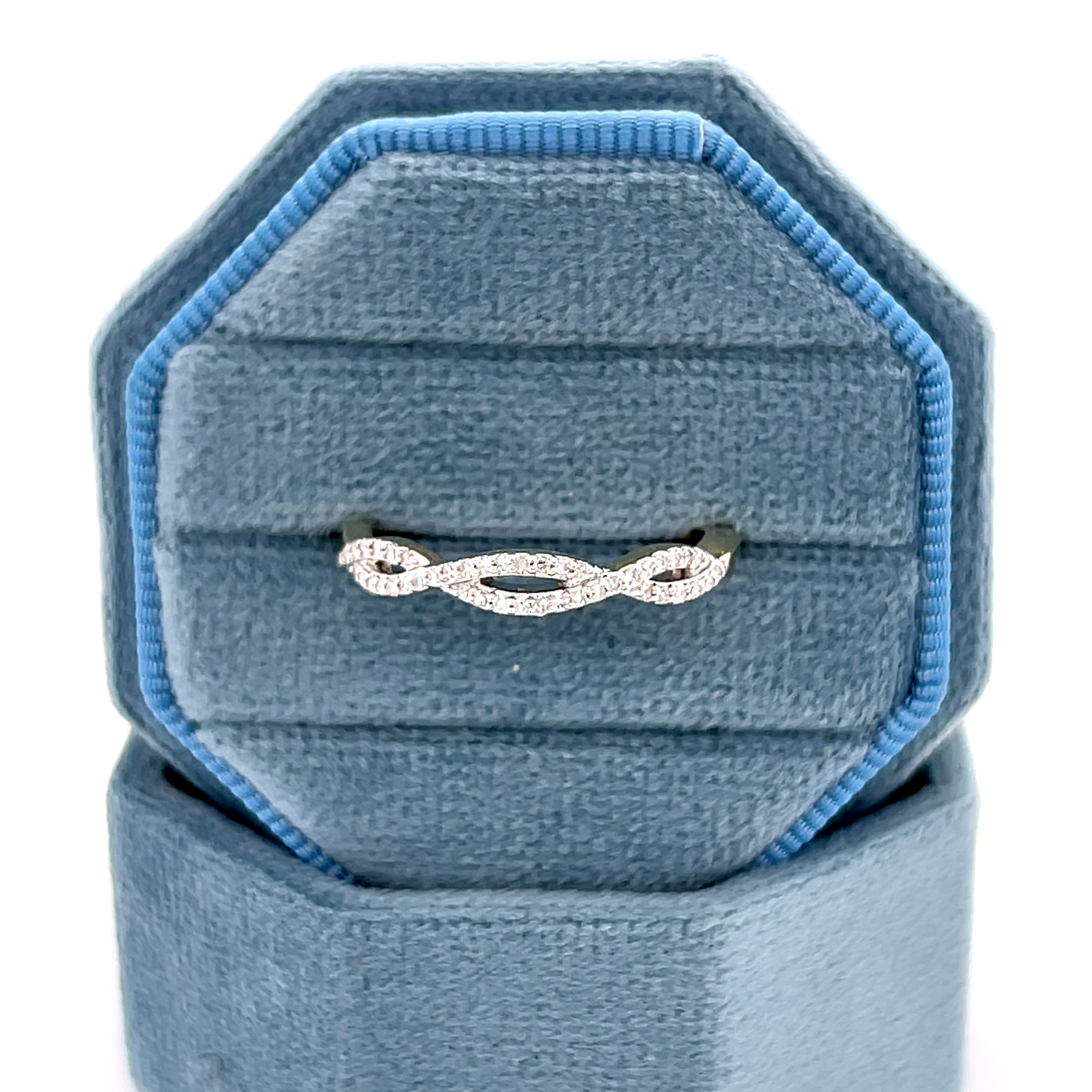 10K Yellow Gold 0.12 Carat Total Weight Twisted Diamond Band