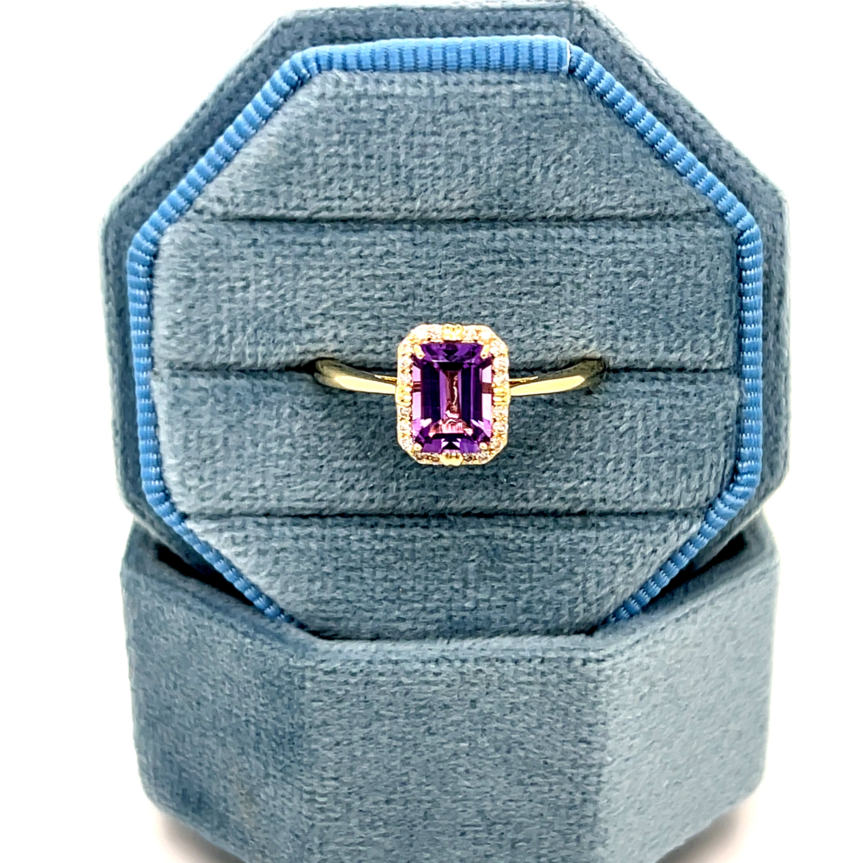 10K Yellow Gold 1,00CT Emerald-Cut Amethyst and 0.08 Carat Total Weight Diamond Ring