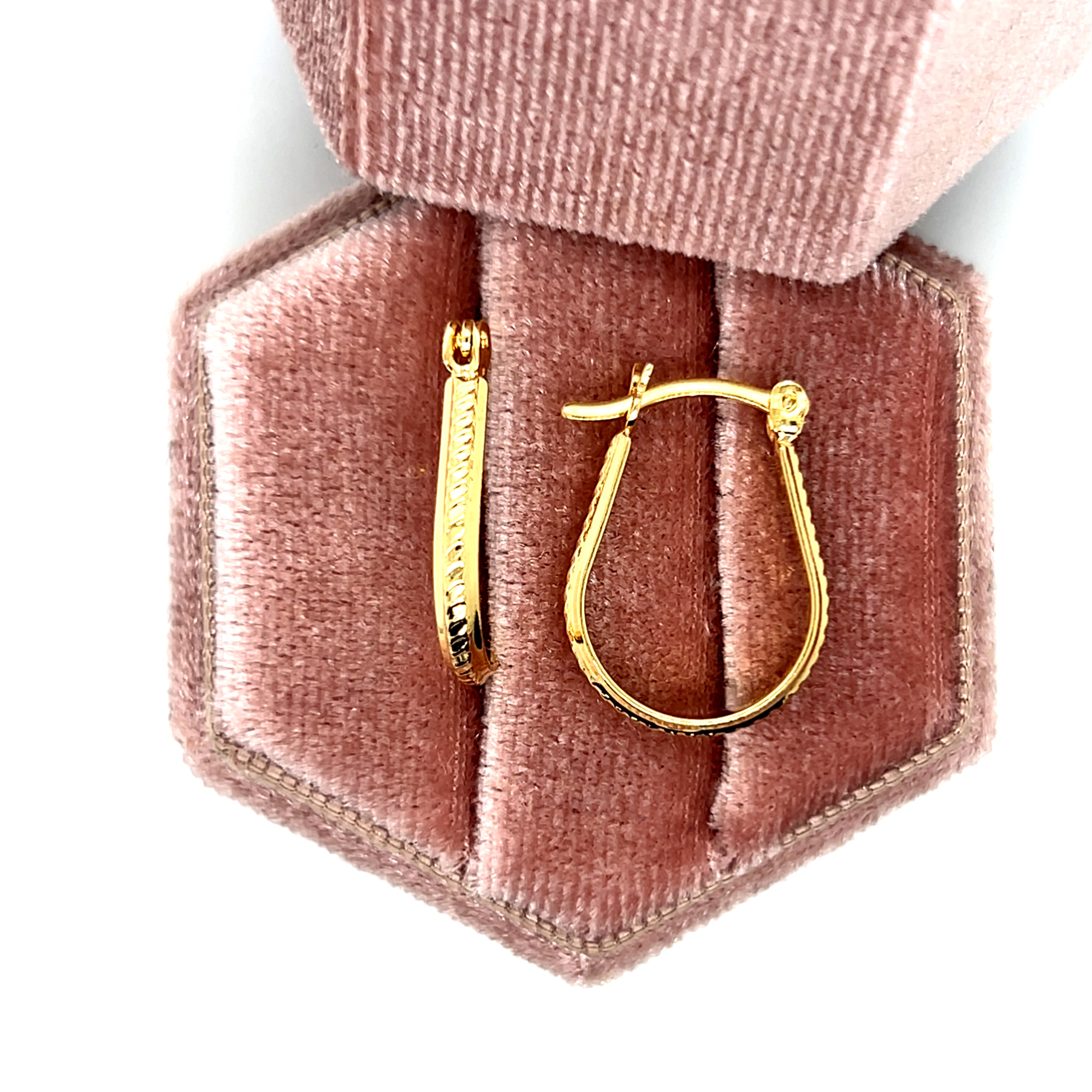 18K Gold-Filled (20mm H x 15mm W) Small Oval Hoop Earrings w/ Center Raised Notches