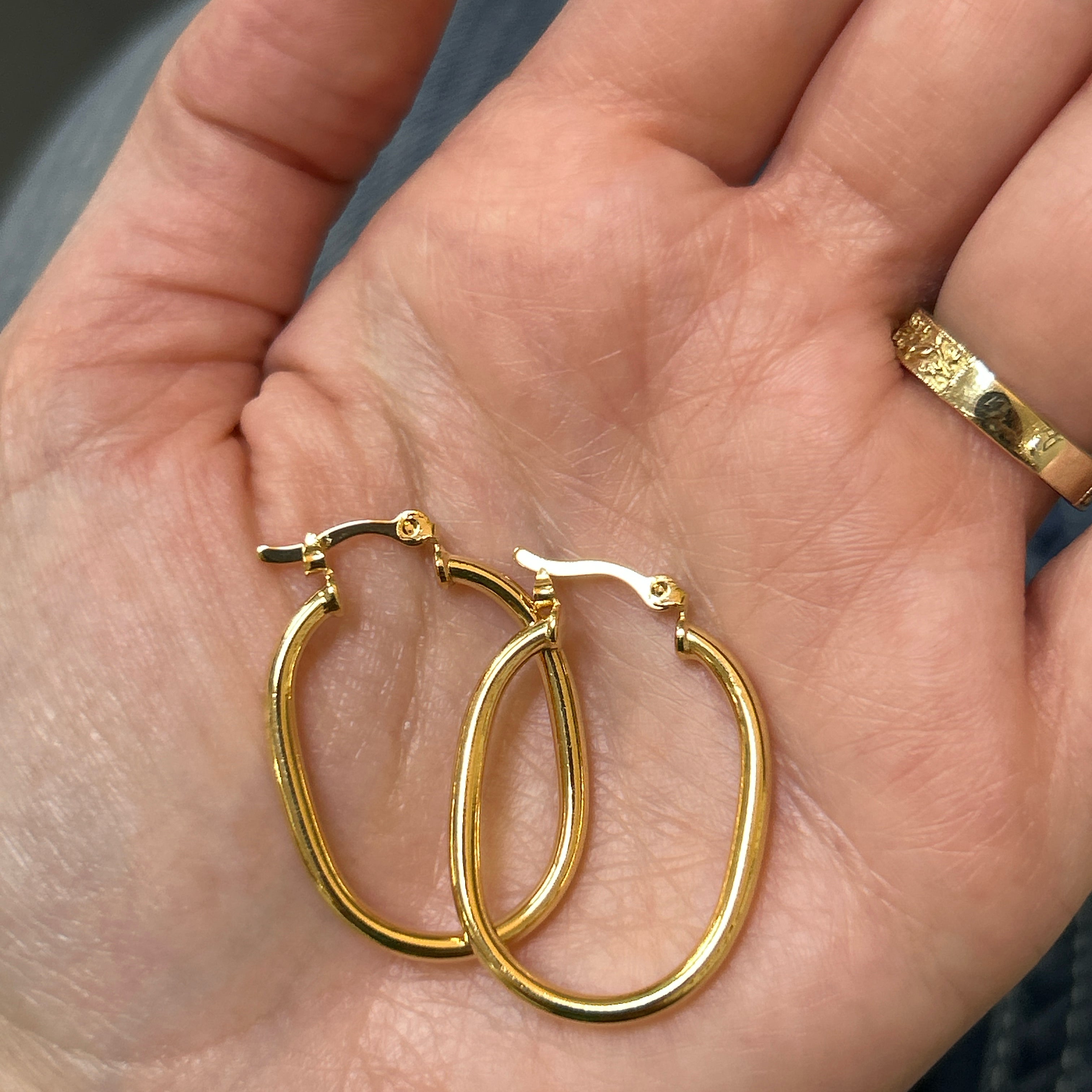 18K Gold-Filled (29mm H x 23mm W) Plain Oval Tube Hoop Earrings