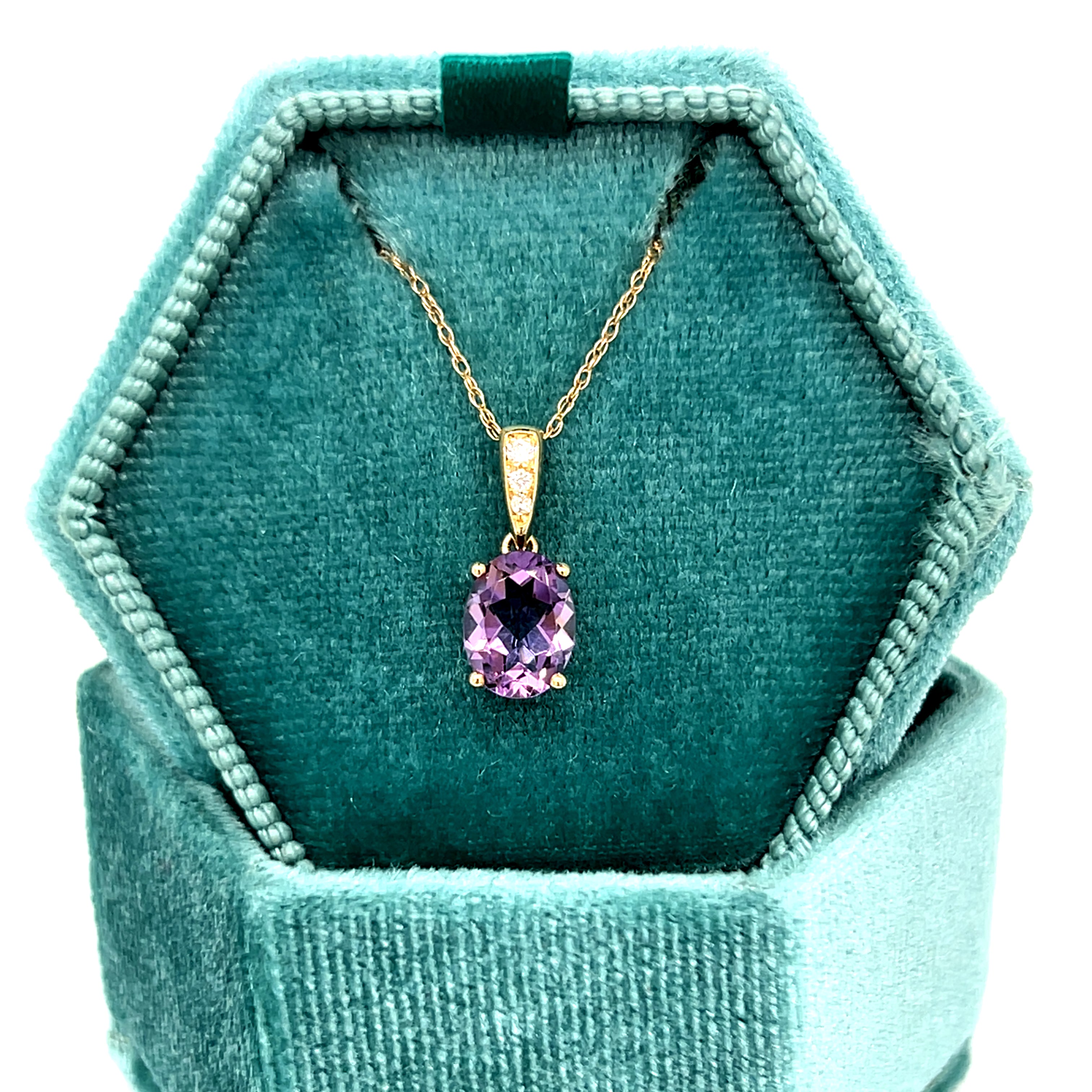 14K Yellow Gold 0.49g 1.16CT Oval Amethyst and 0.03 Carat Total Weight (3) Round Diamond Pendant