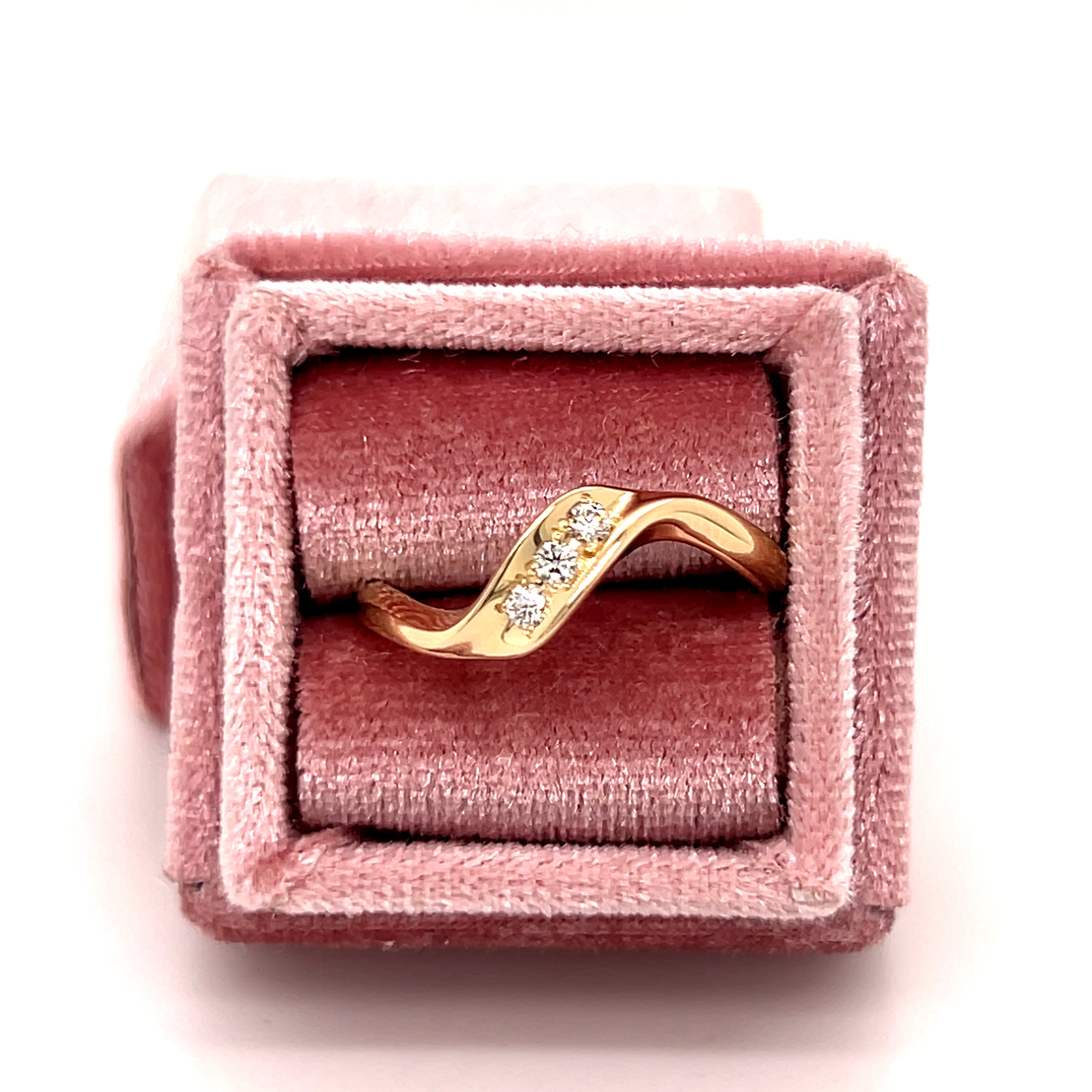 "Dayna" 14K Yellow Gold 0.10CTW 3-Diamond Curved Wedding Band Estate