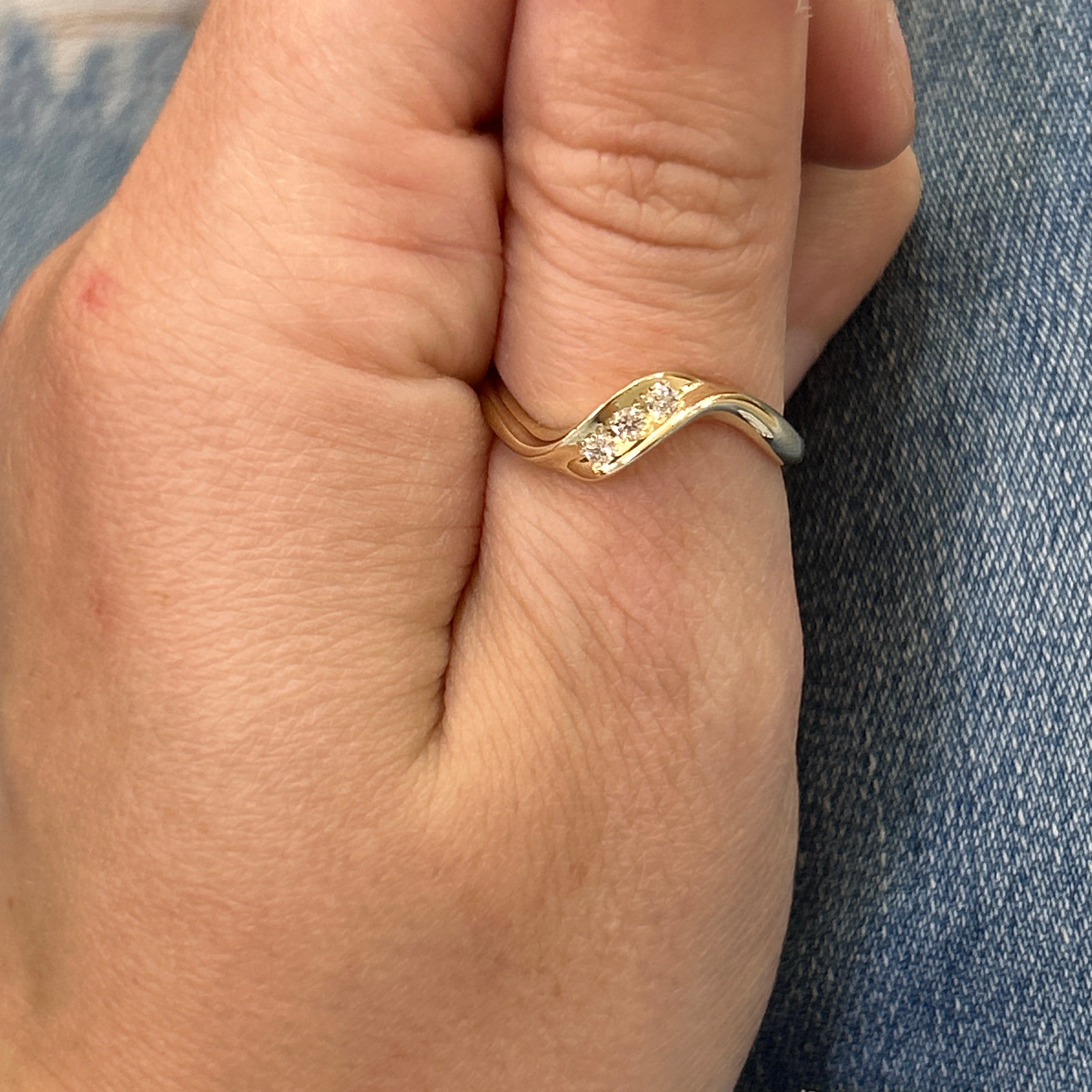 "Dayna" 14K Yellow Gold 0.10CTW 3-Diamond Curved Wedding Band Estate