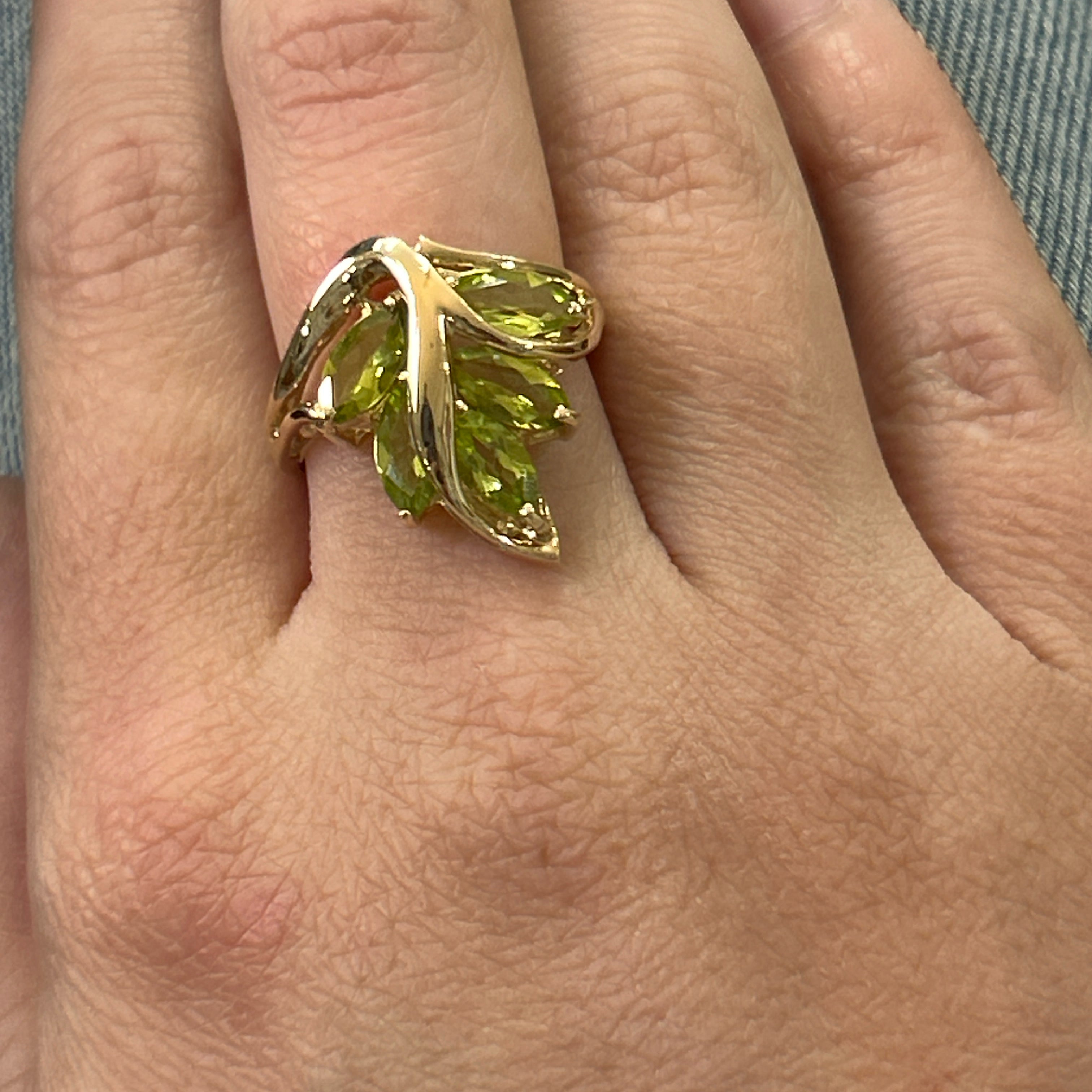 "Laurel" 10K Yellow Gold Vintage Peridot Botanical Motif Ring Estate