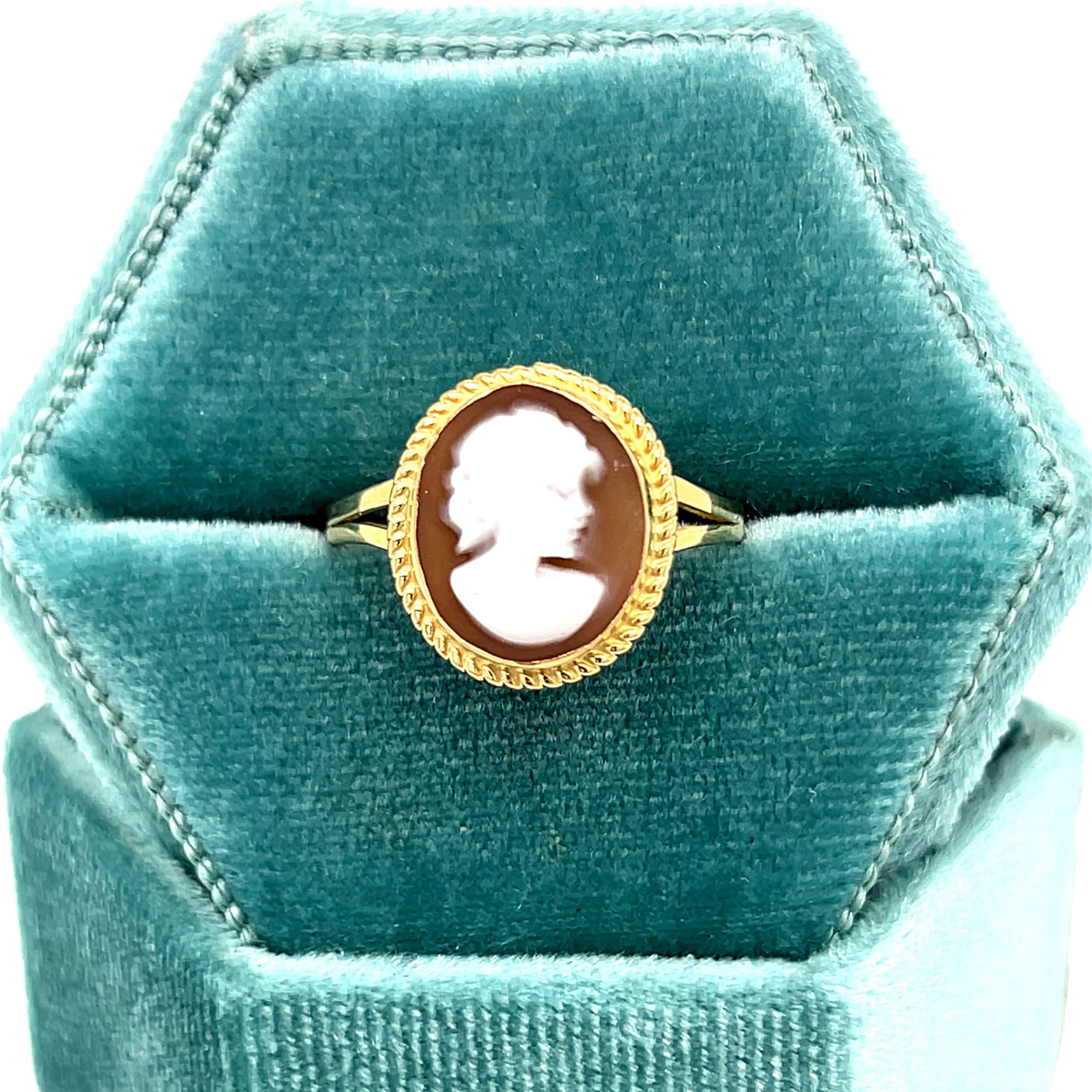 "Lilleth" 18K Yellow Gold 10x12mm Cameo Ring Estate