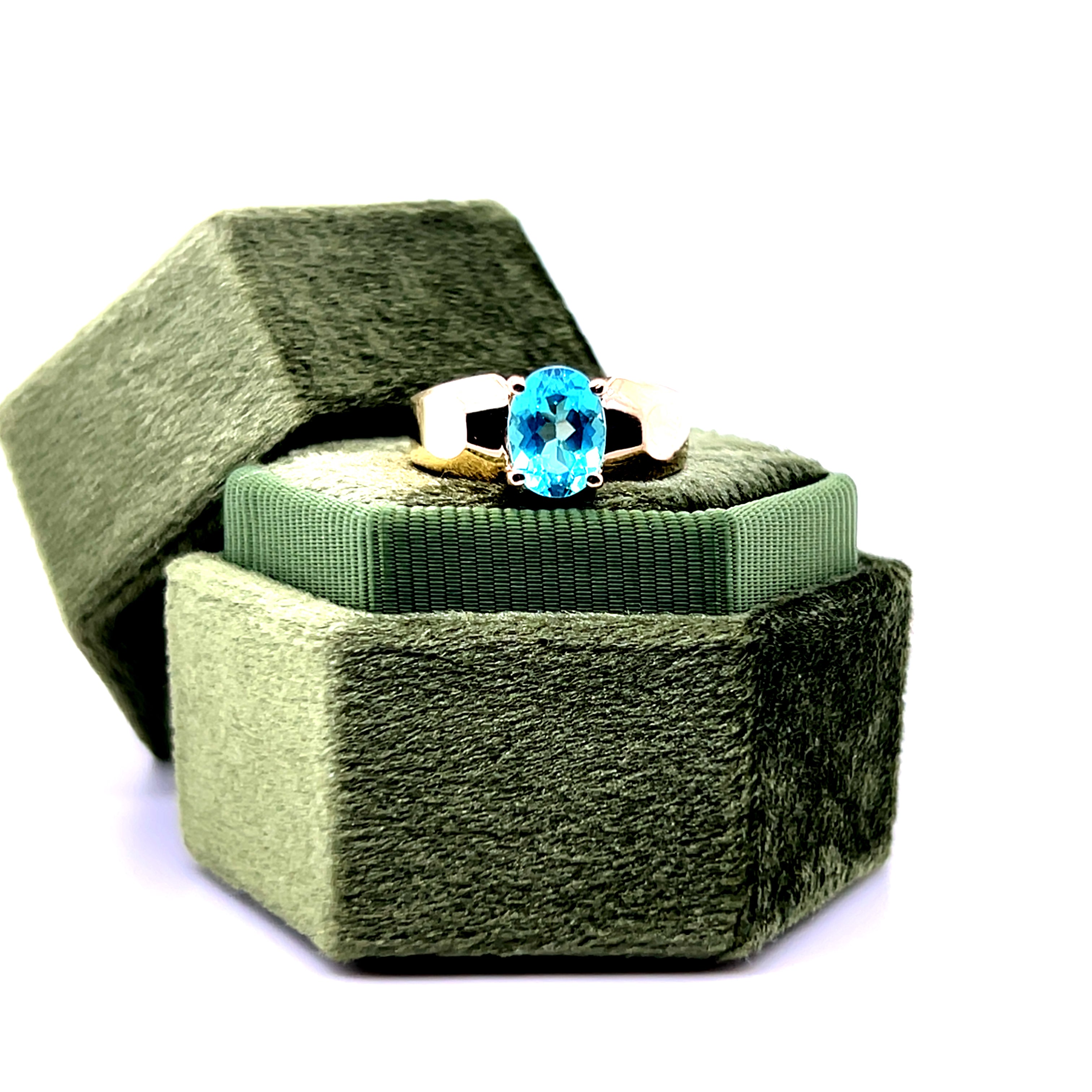 "Livia" 14K Yellow Gold 8x6mm Oval Apatite Ring (Estate)
