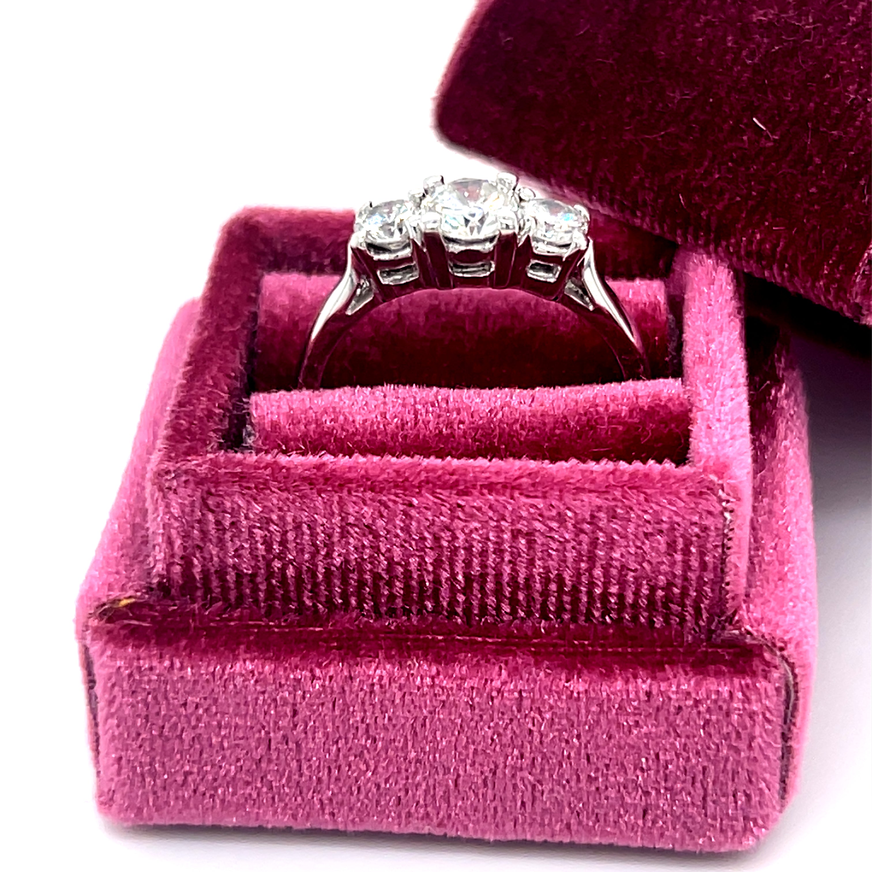 "Notre-Dame" 14K White Gold 0.93 Carat Total Weight Diamond 3-Stone Bridal/Engagement/Wedding/Anniversary Ring Estate PZXOTY225