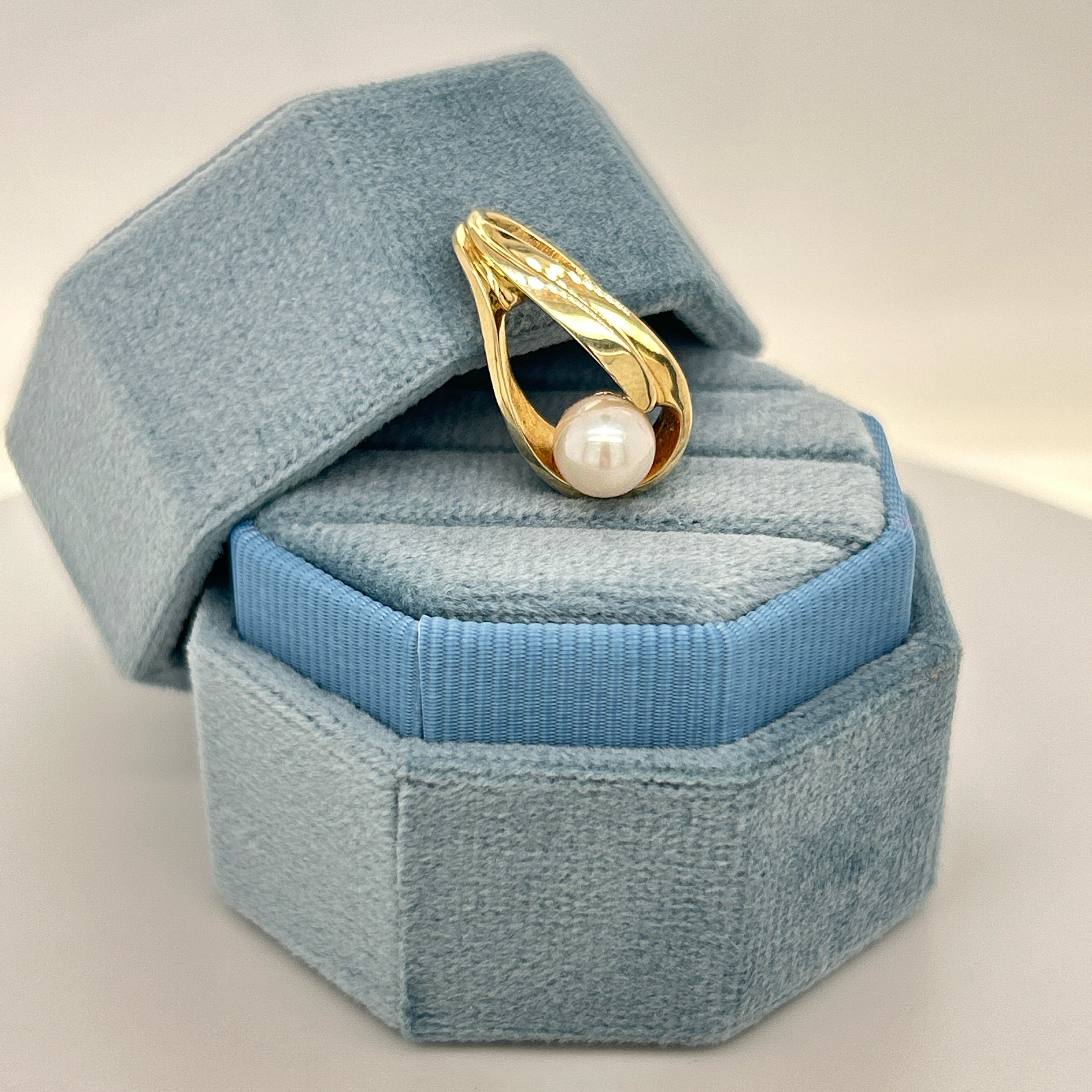 "Pacific" 10K Yellow Gold 6.5mm Pearl Slide Estate